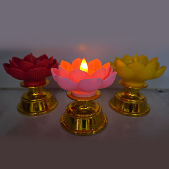 Picture of Lotus candle on gold stand